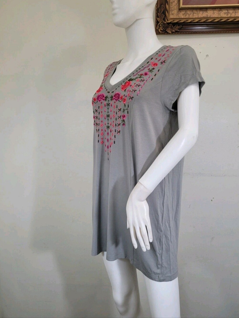 Sahalie Women’s Size L Embroidered Floral V-Neck Tunic Top Short Sleeve Size 48 - Picture 3 of 11
